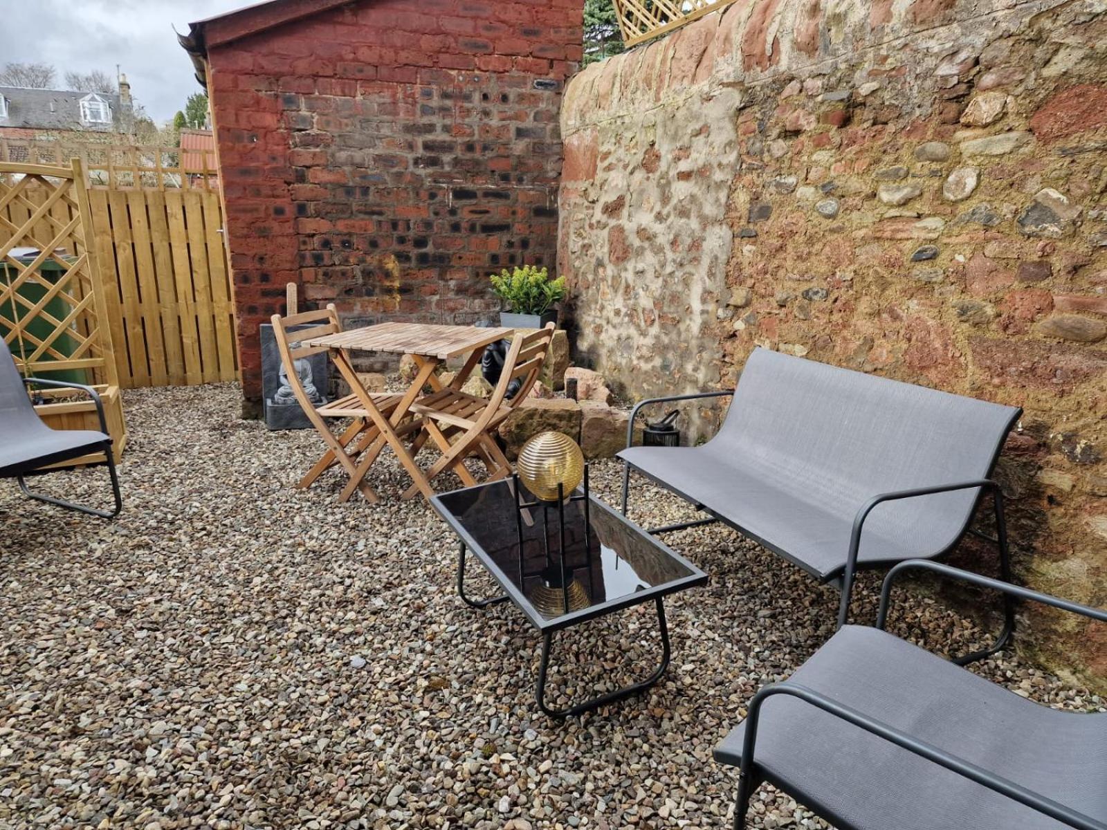 Апартаменты Grange8 Luxury Snug & Courtyard In Blairgowrie Blairgowrie and Rattray Экстерьер фото
